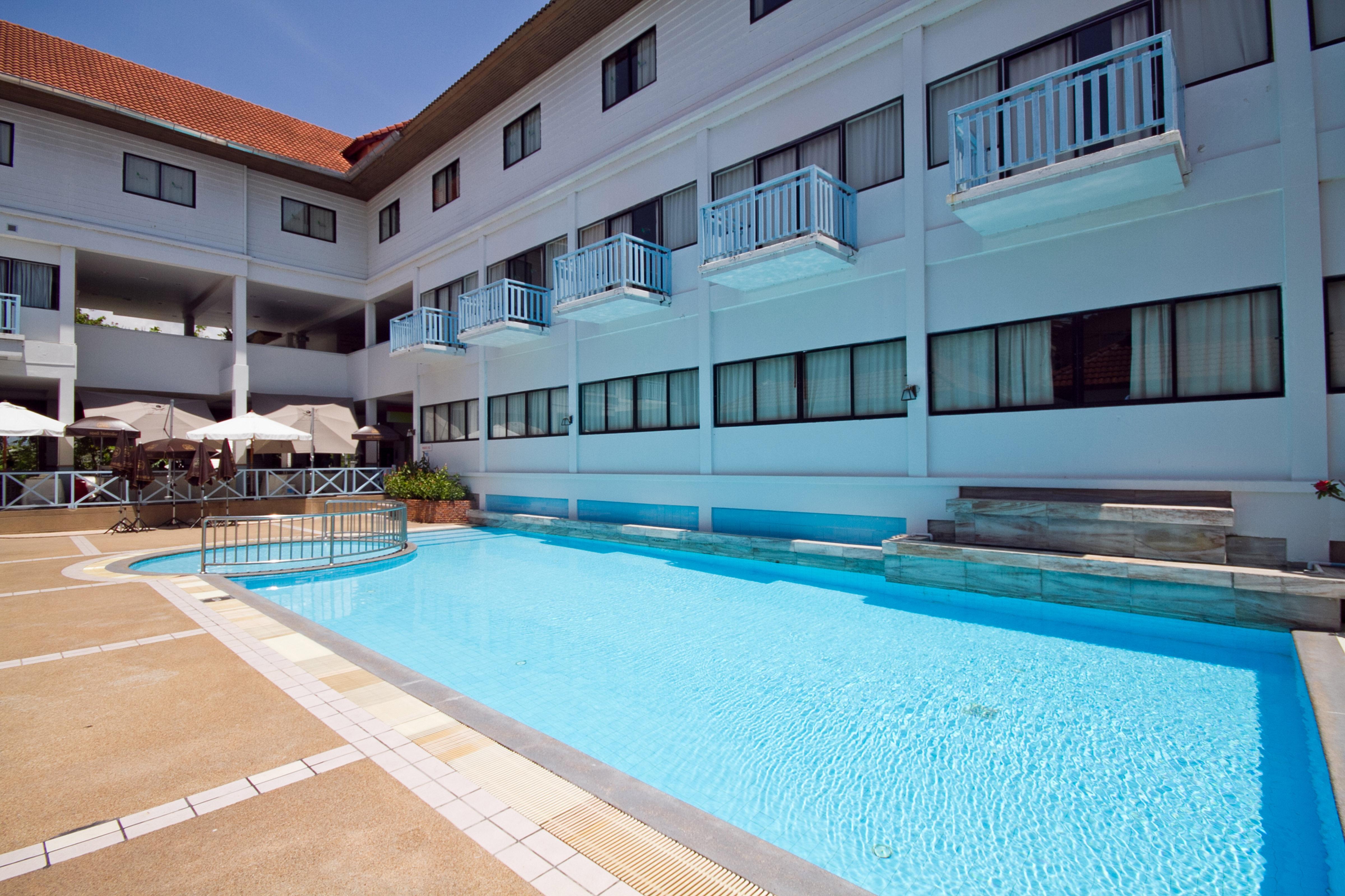 Chom View Hotel, Hotel HHQ