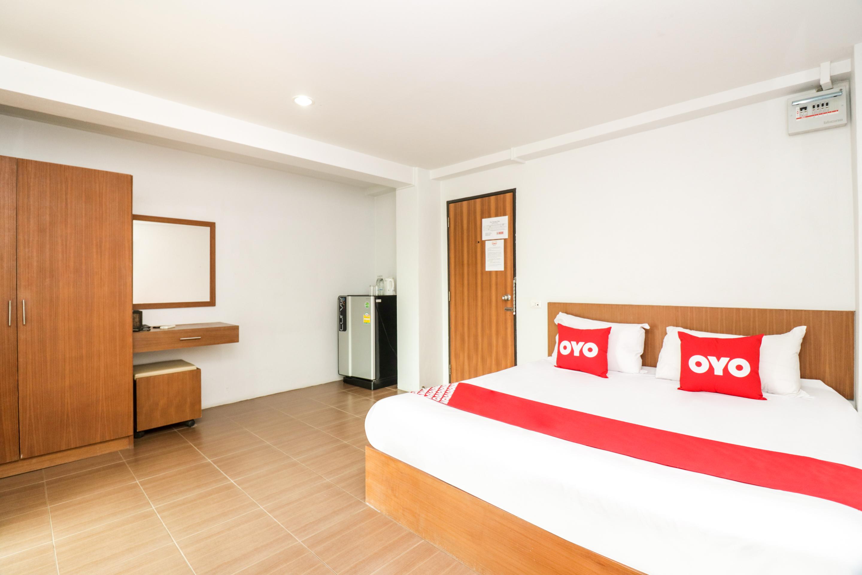 Oyo 227 Suchaya House Khách sạn 3*