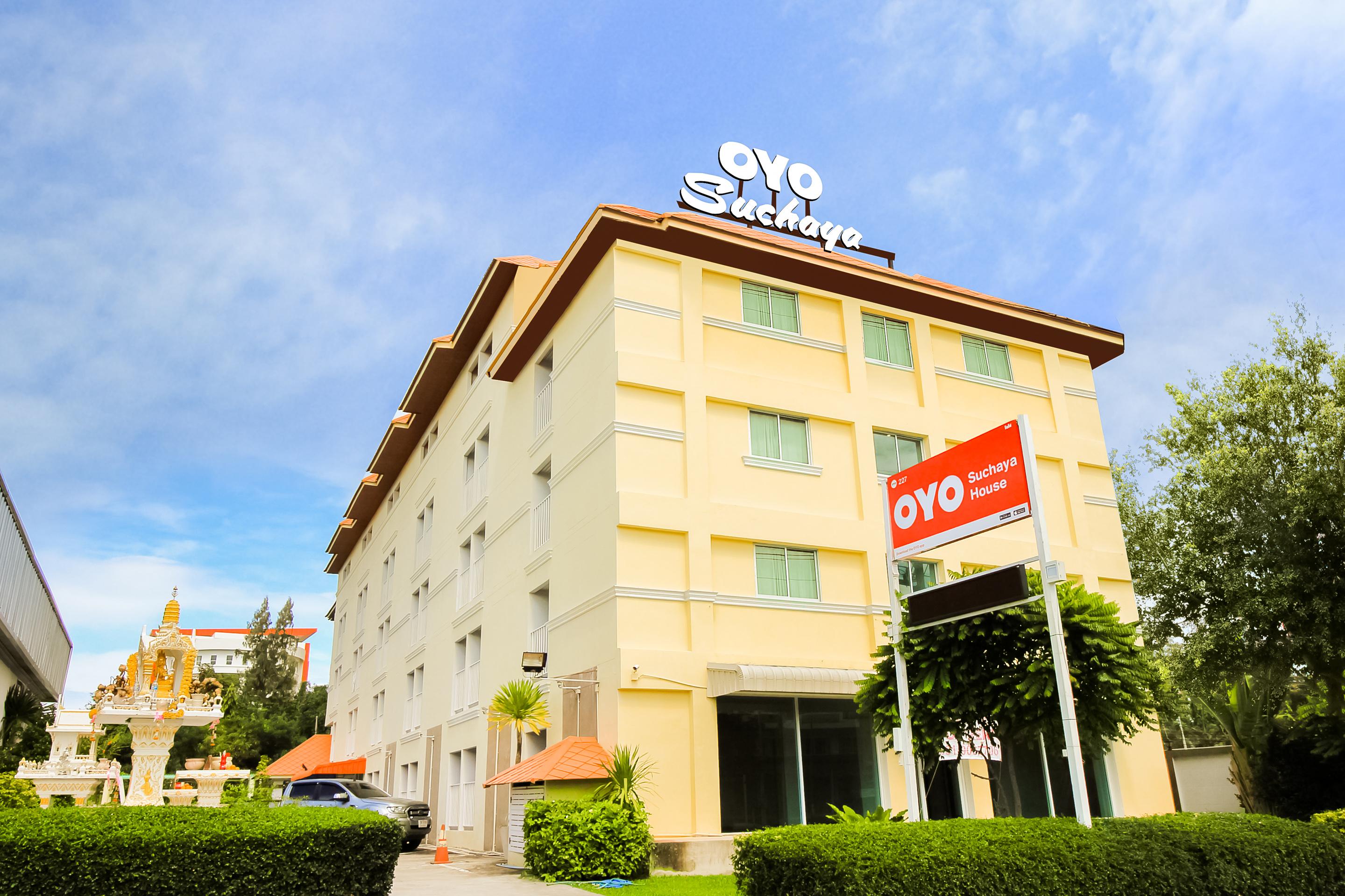Khách sạn Oyo 227 Suchaya House 3*