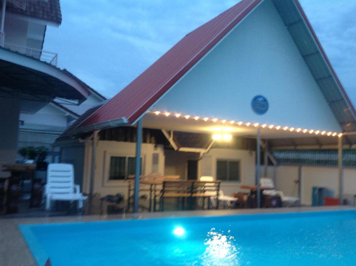 Villa Pool & *