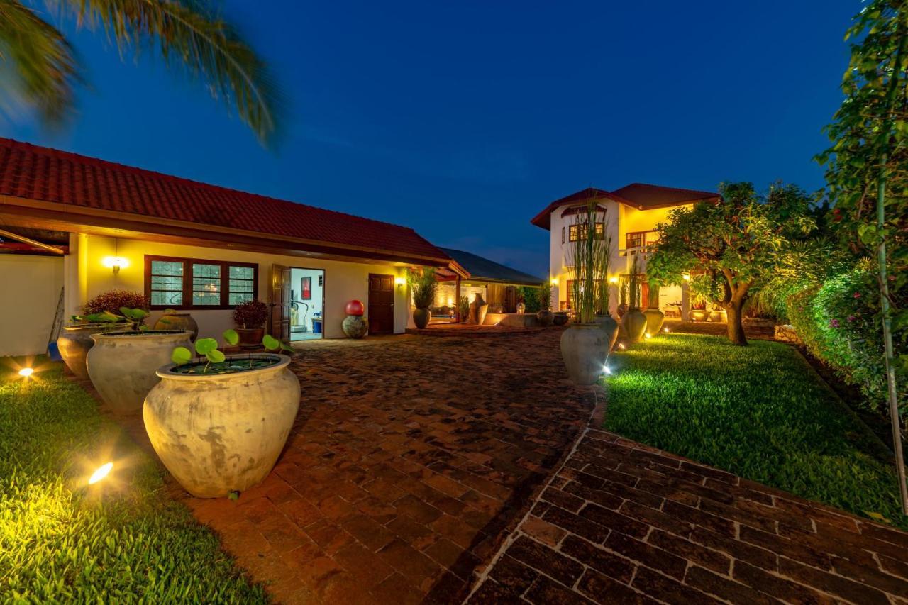 Tropical 6 Bedroom Sanctuary Holiday home *