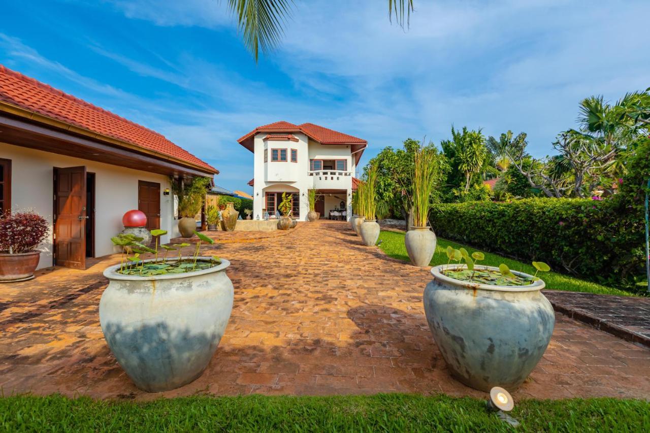 Tropical 6 Bedroom Sanctuary *