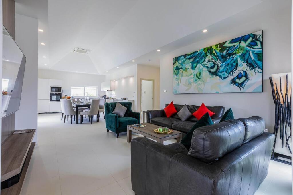 Private 3 Bedroom Pool Ms22 *