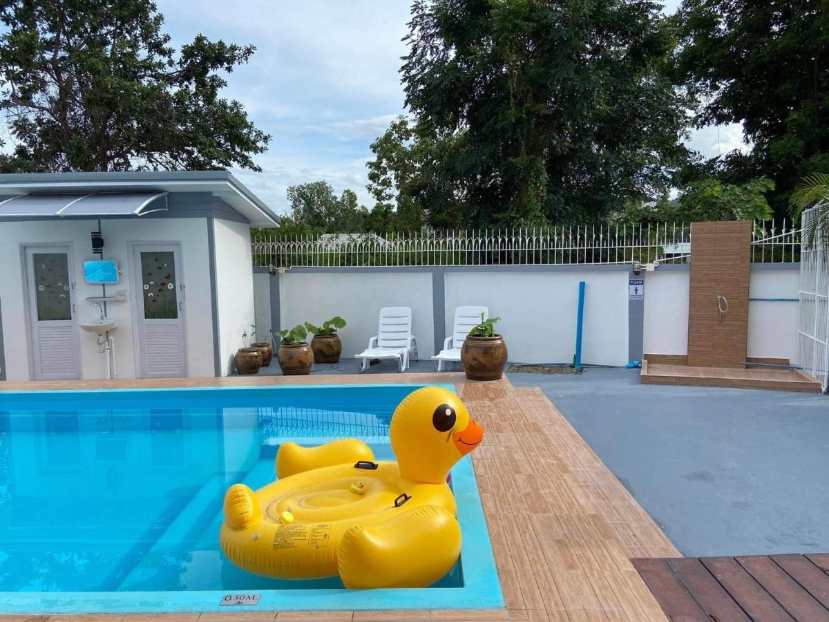 Villa Pool & *