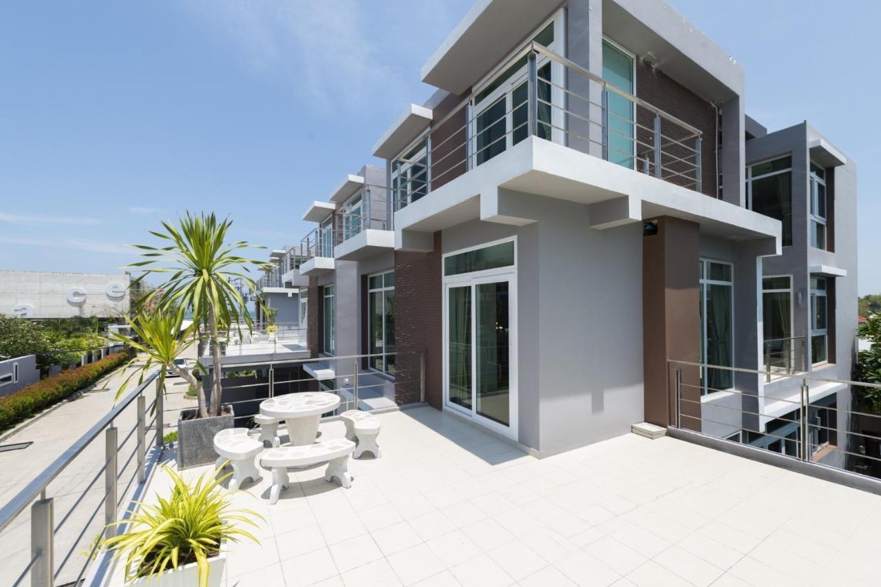 Luxury Pool At Golden Sea Villa *
