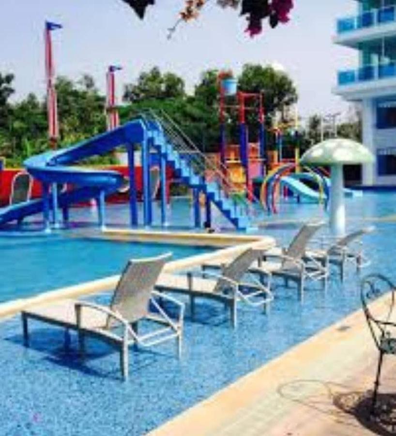 Apartment Light, Airy, Pool Views 2 Bed 2 Bath, Free Wifi, Elect *