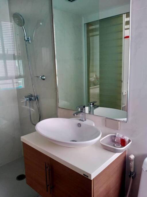 Light, Airy, Pool Views 2 Bed 2 Bath, Free Wifi, Elect Hua Hin