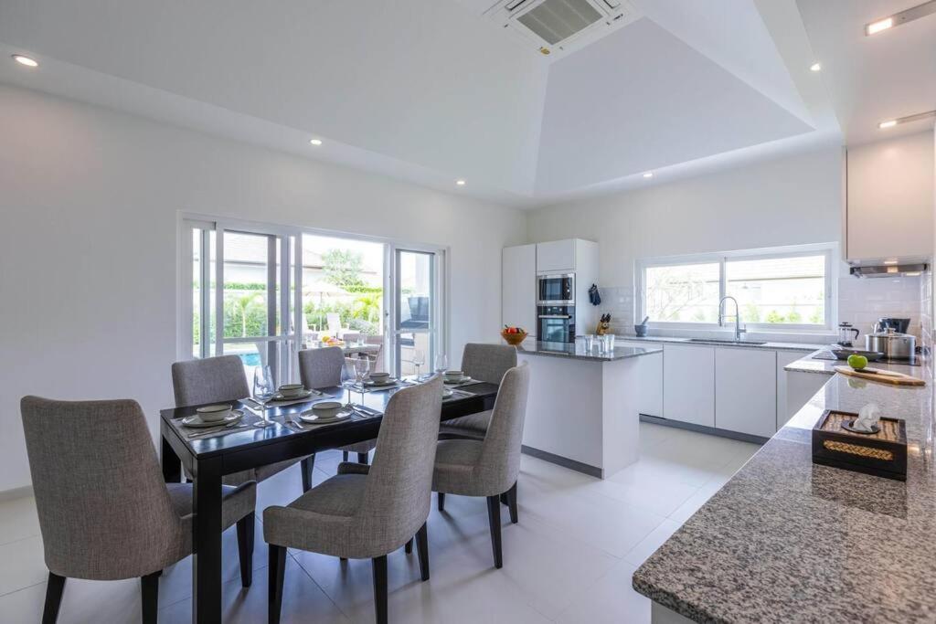 Private 3 Bedroom Pool Ms22 Holiday home