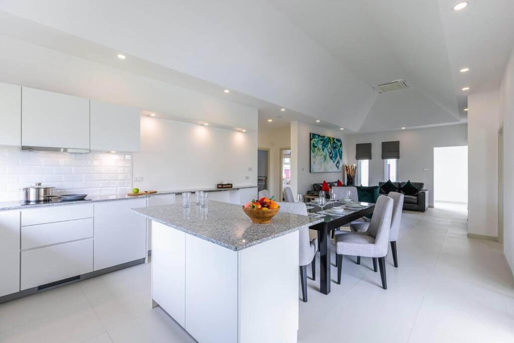Private 3 Bedroom Pool Ms22 Holiday home *