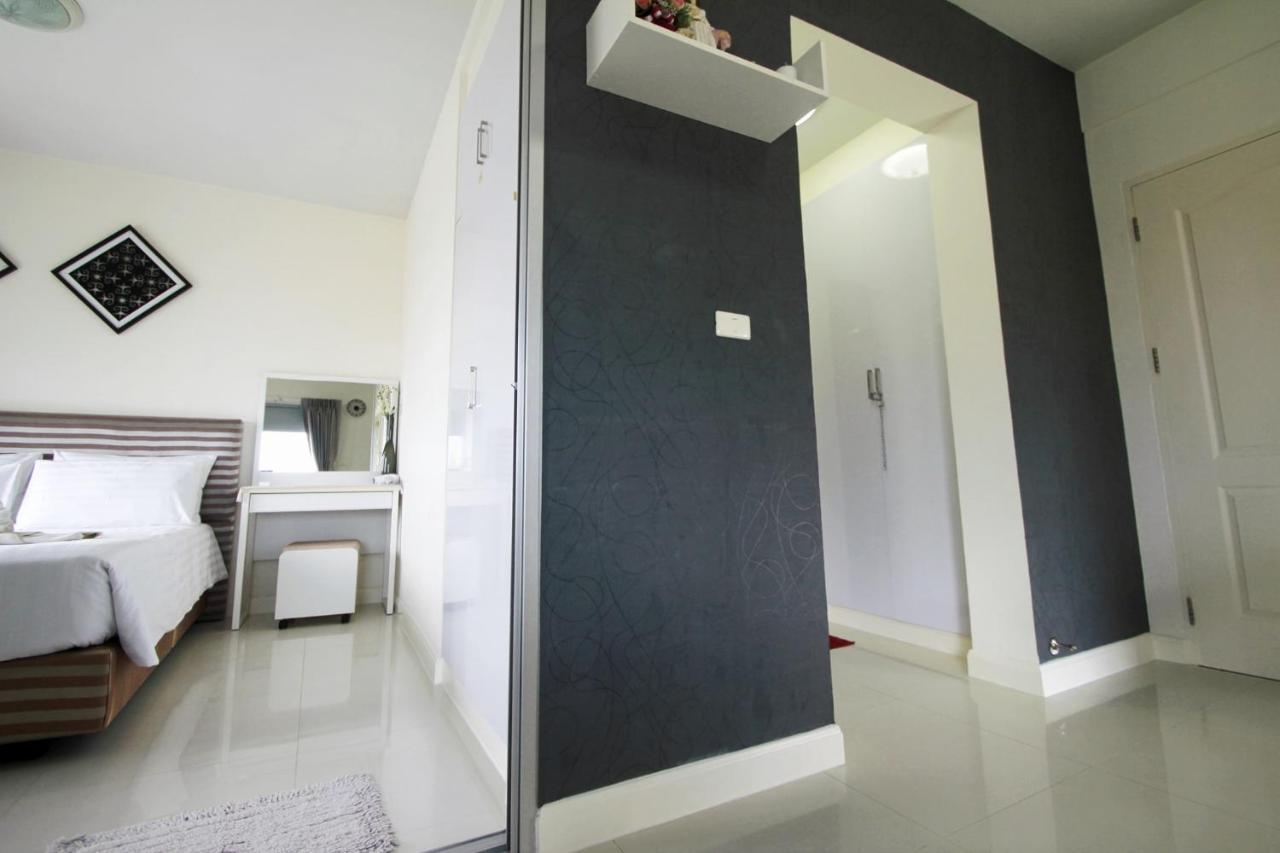 Flame Tree , Center & Close To Cozy Apartment *