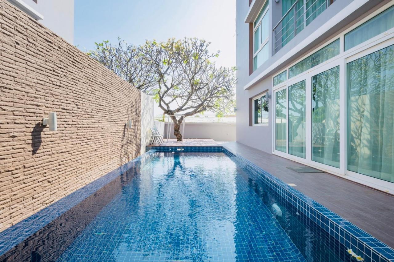 Luxury Pool At Golden Sea Villa *