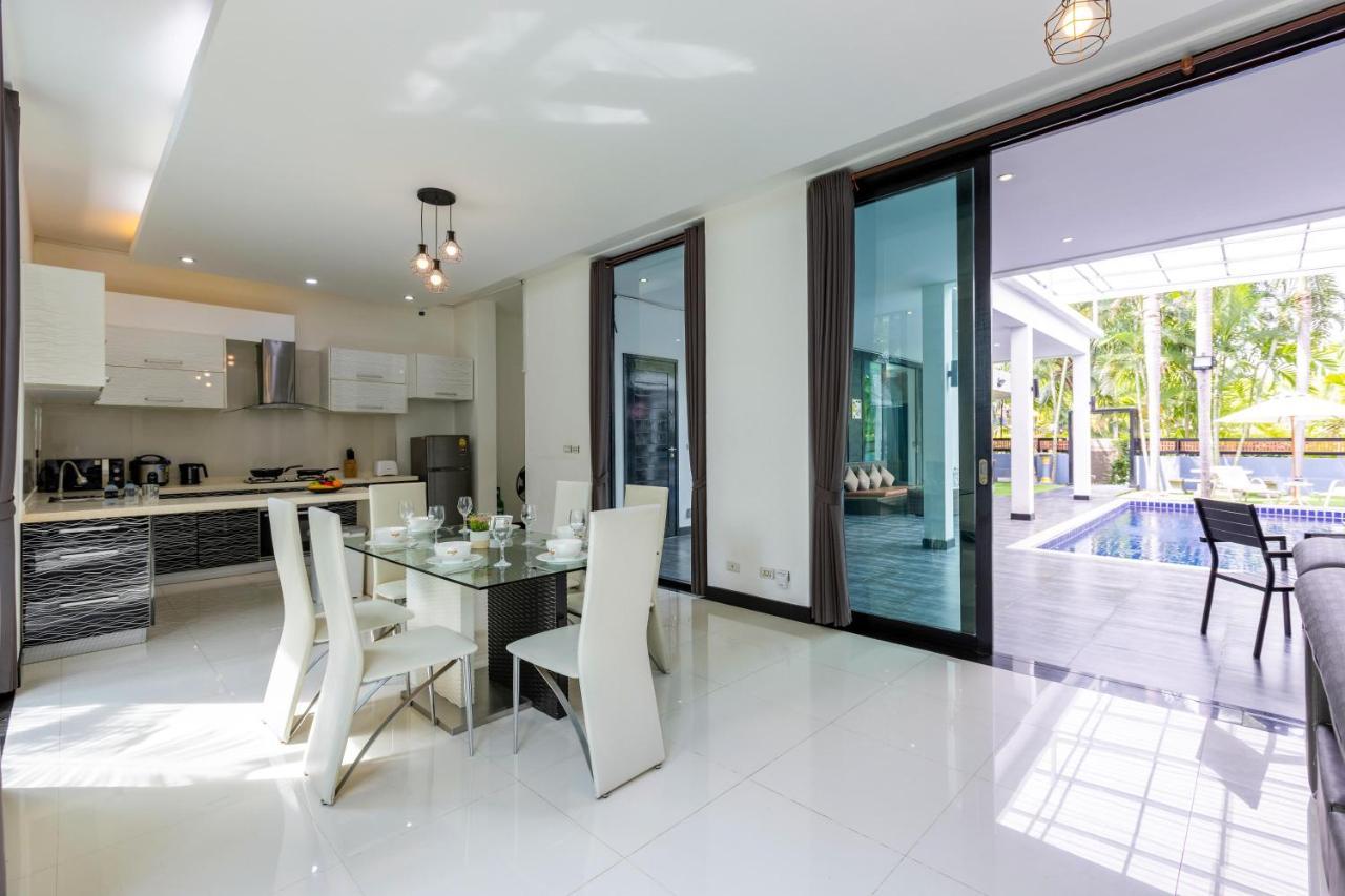 4 Bedroom Modern Pool Bl10