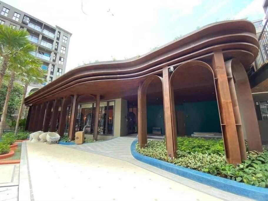 1 Bedroom Pool View Near Beach, Cicada Apartment *