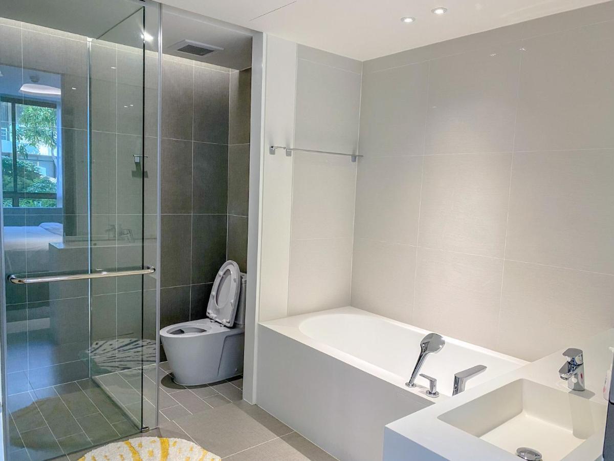 Veranda Pool Access 2br Family