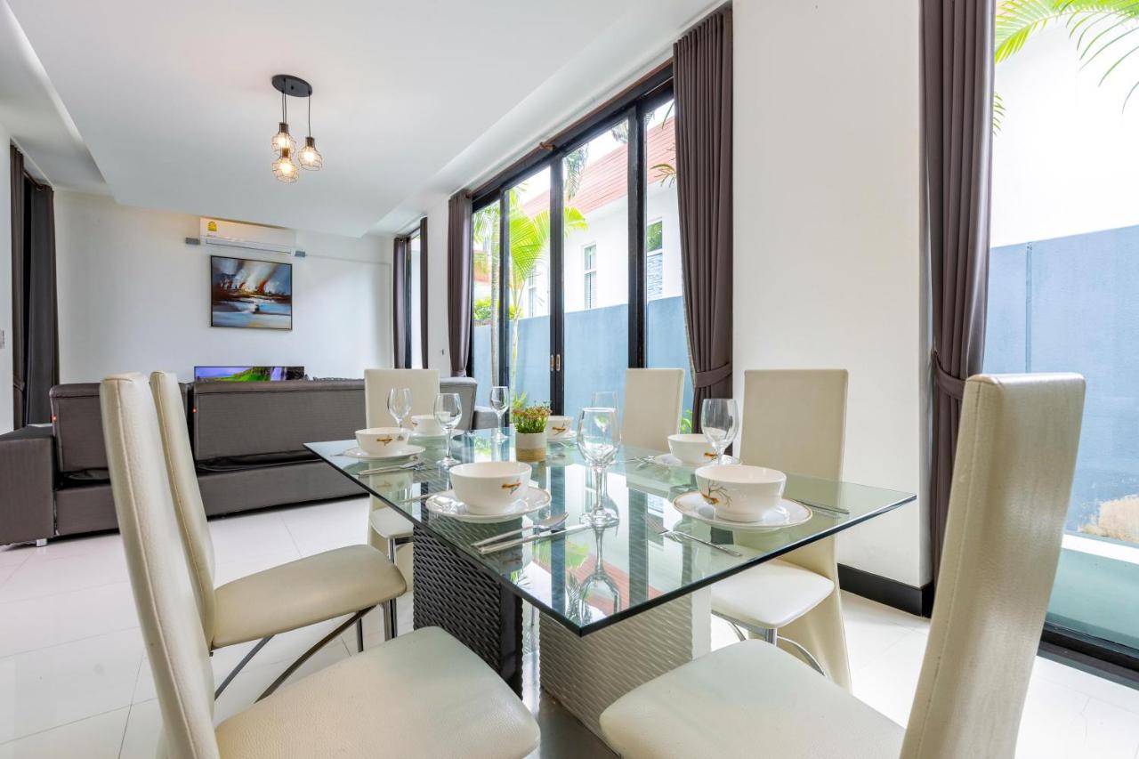 4 Bedroom Modern Pool Bl10 Holiday home