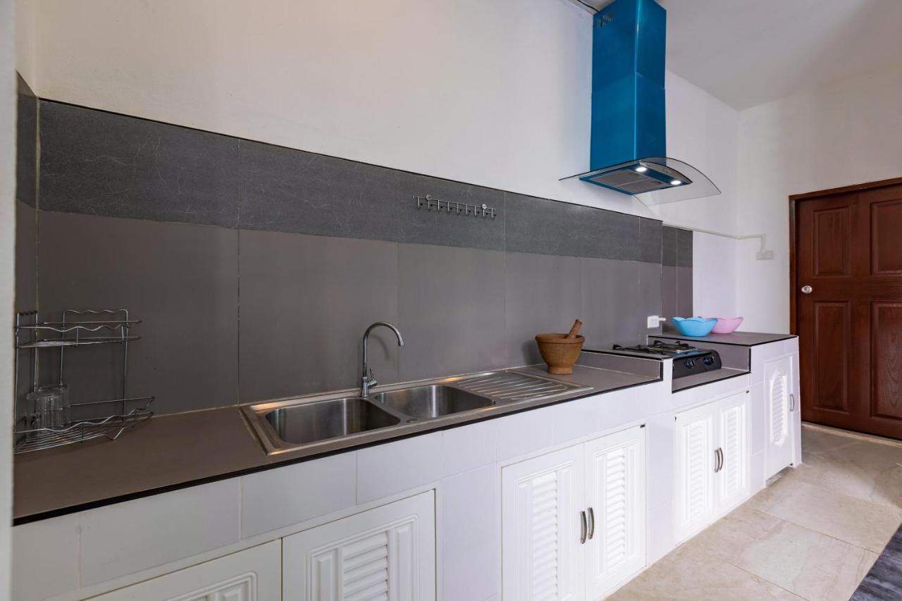 4 Bedroom Modern Pool Bl10