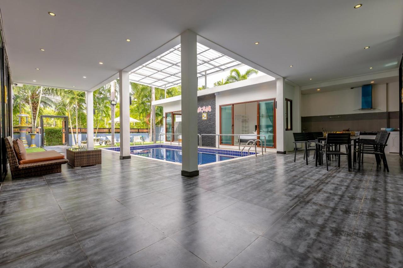 4 Bedroom Modern Pool Bl10