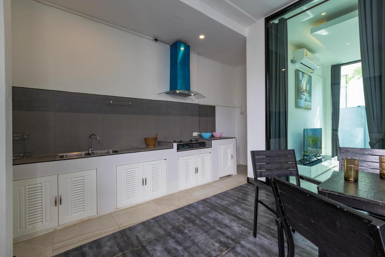 4 Bedroom Modern Pool Bl10 *