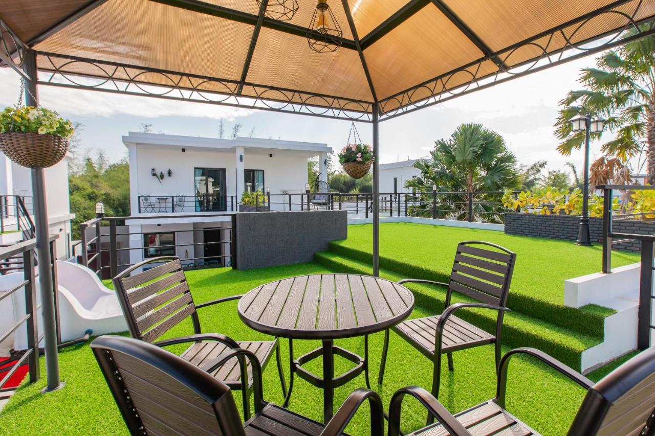 Boulogne Pool Hua Hin