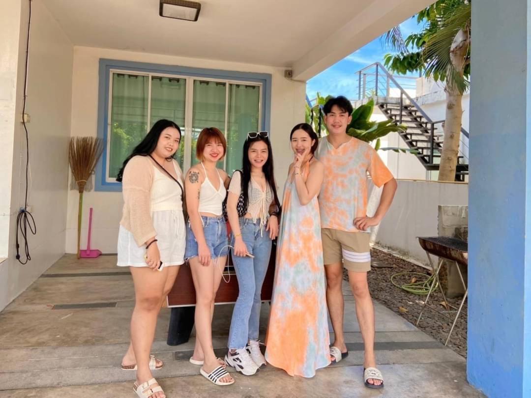 Villa เรนโบว์ ปาร์ตี้ พูลวิลล่า Rainbow Party Hua-hin Poolvilla