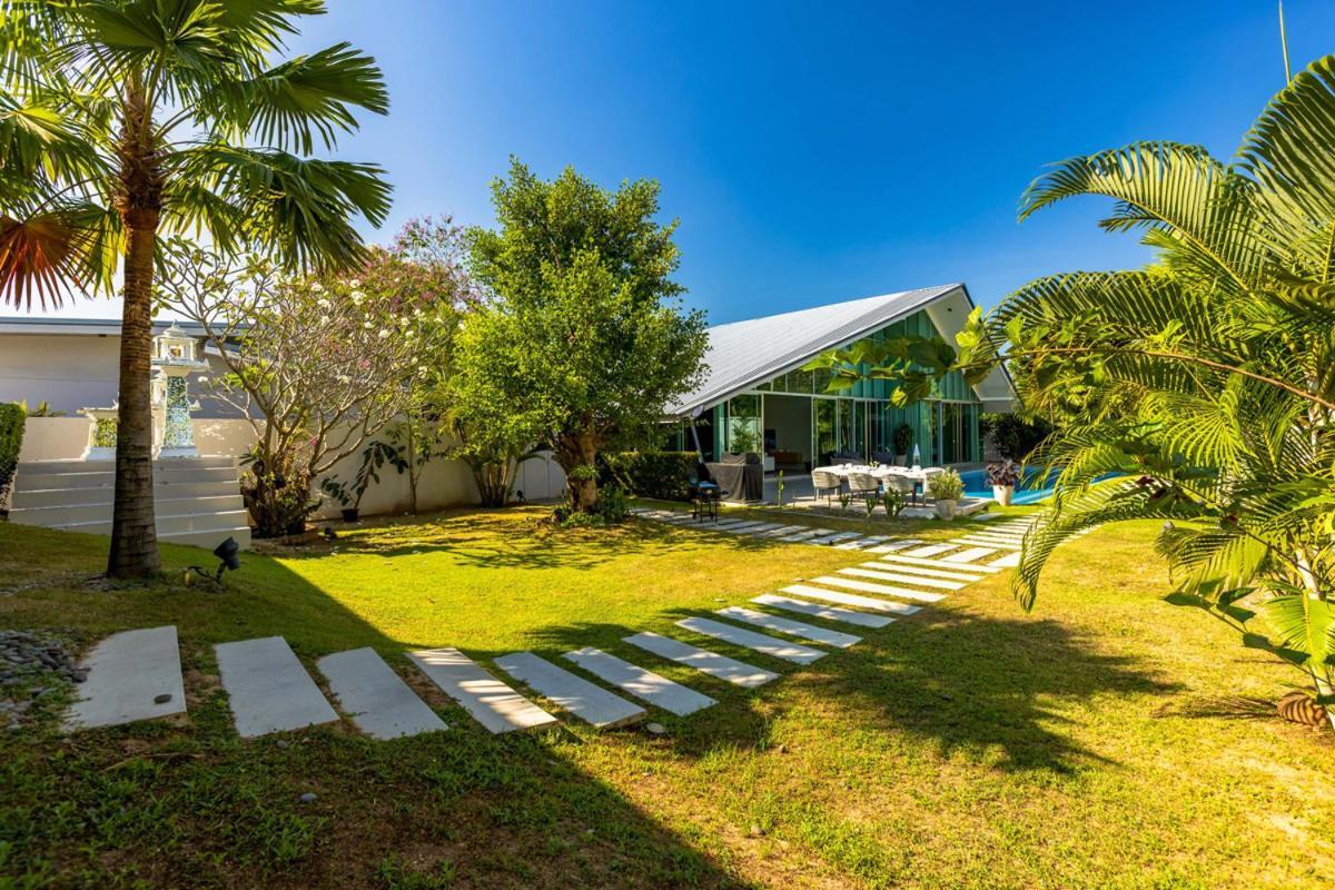 Large Private Pool With 7 Bedrooms 7b