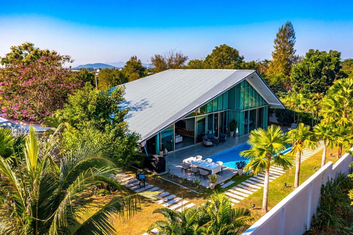 Large Private Pool With 7 Bedrooms 7b Villa