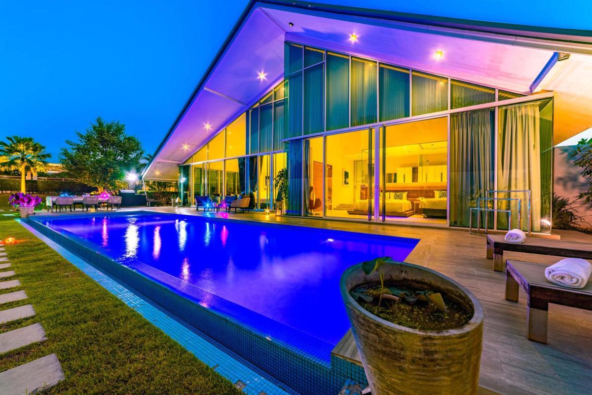 Large Private Pool With 7 Bedrooms 7b