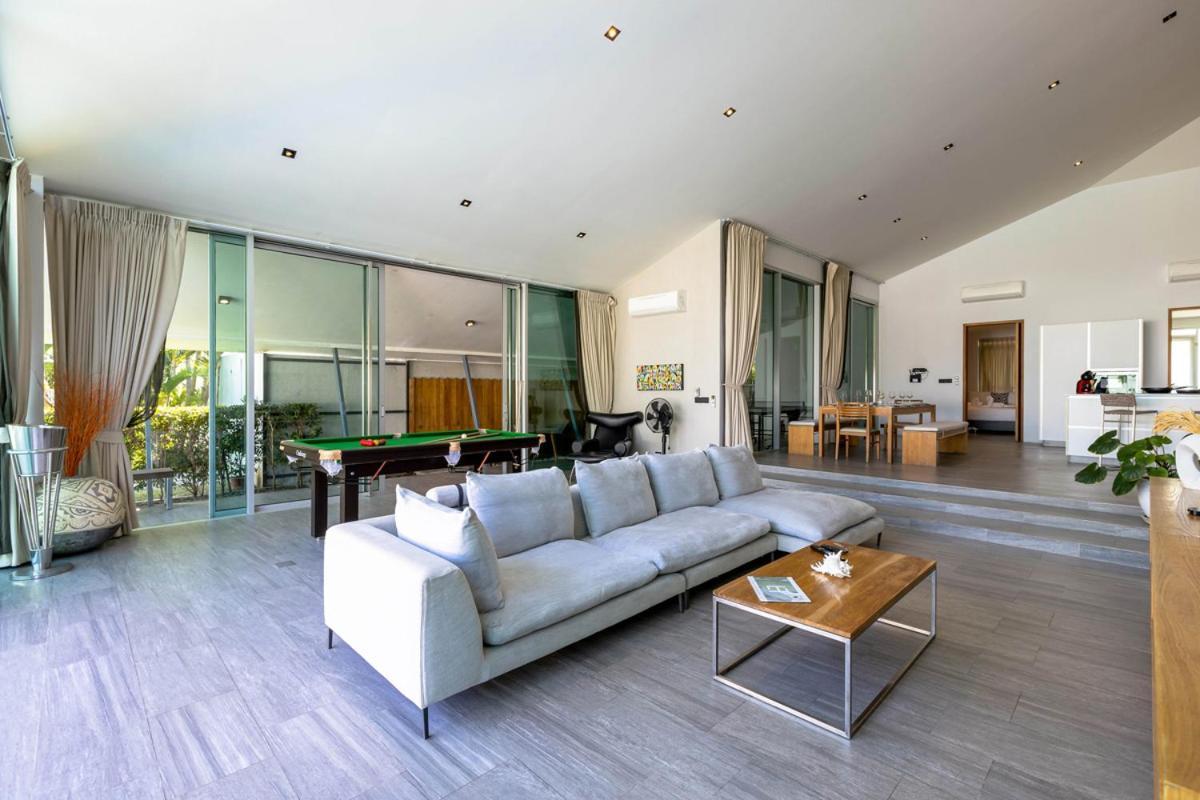 Large Private Pool With 7 Bedrooms 7b