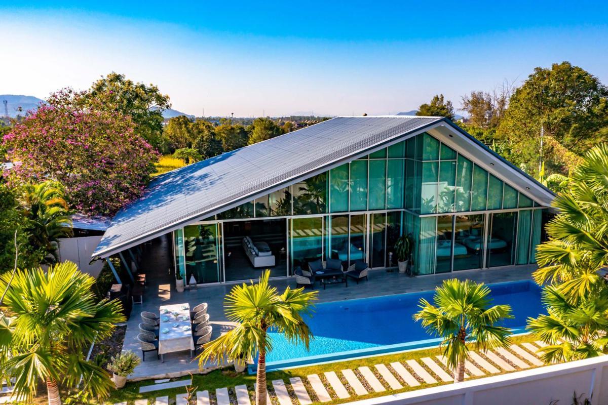 Large Private Pool With 7 Bedrooms 7b Villa Hua Hin