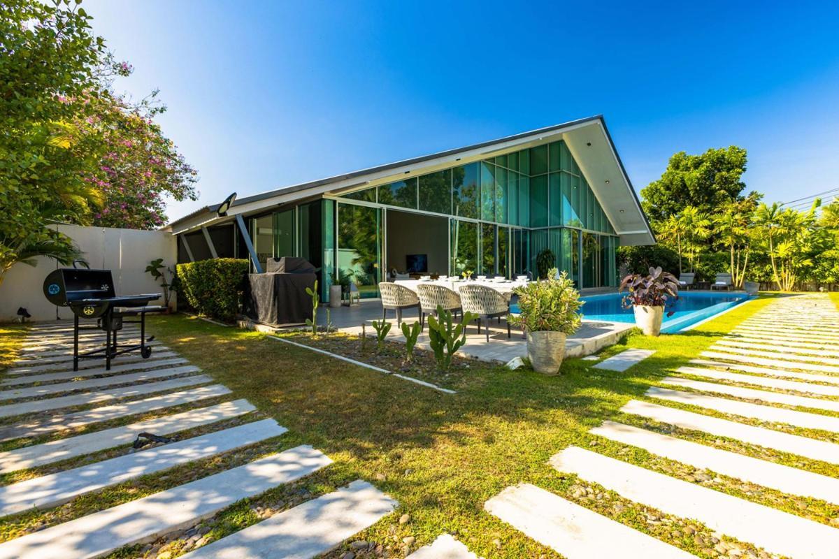 Large Private Pool With 7 Bedrooms 7b *