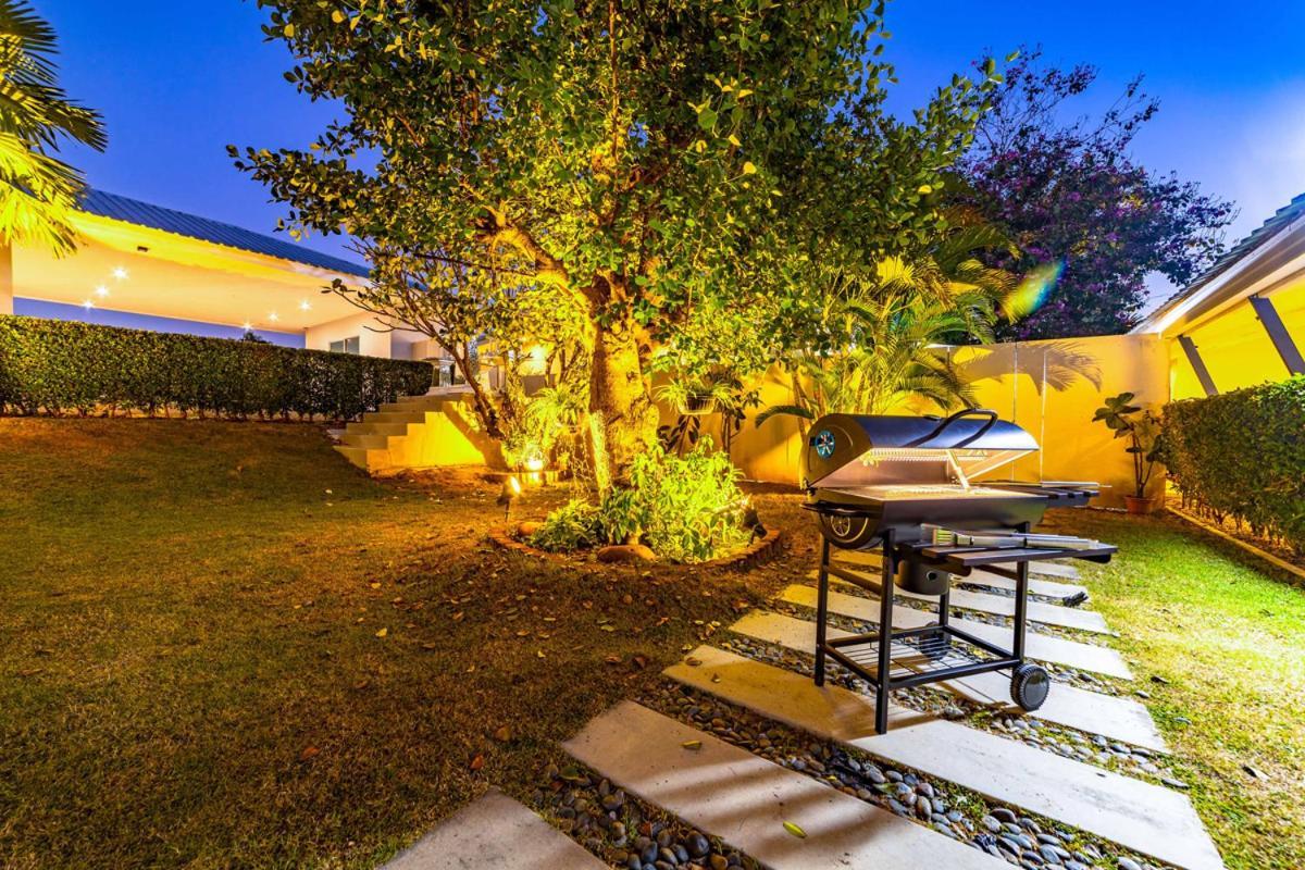 Large Private Pool With 7 Bedrooms 7b Villa