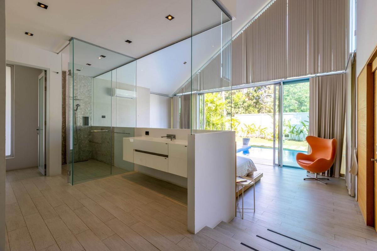 Large Private Pool With 7 Bedrooms 7b