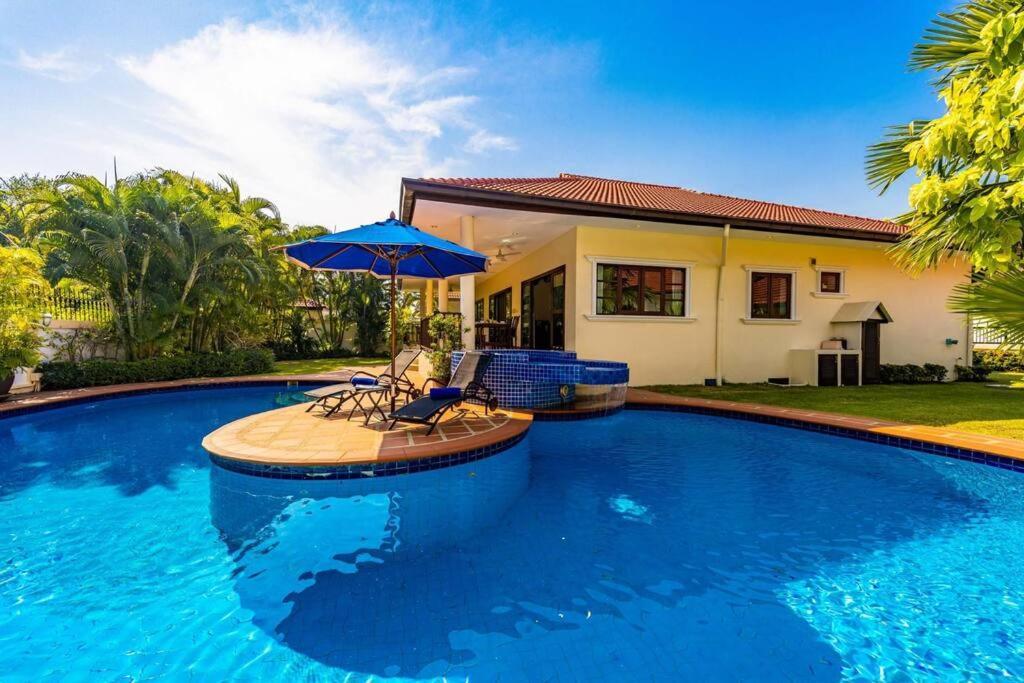 Villa Cozy 3 Bedroom Pool Close To Town Cv3l
