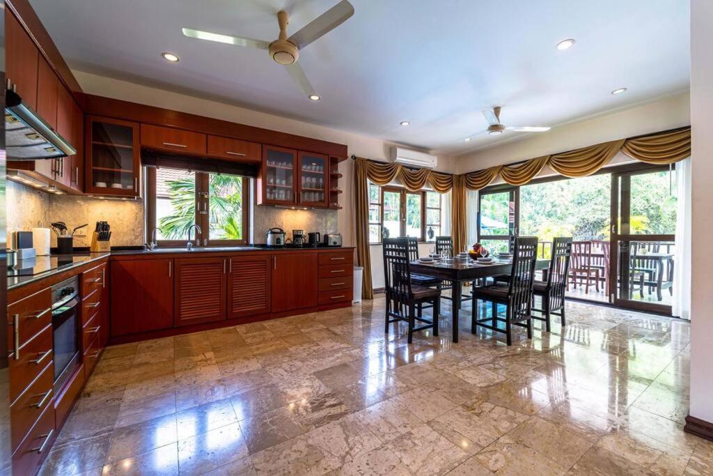 Cozy 3 Bedroom Pool Close To Town Cv3l Villa