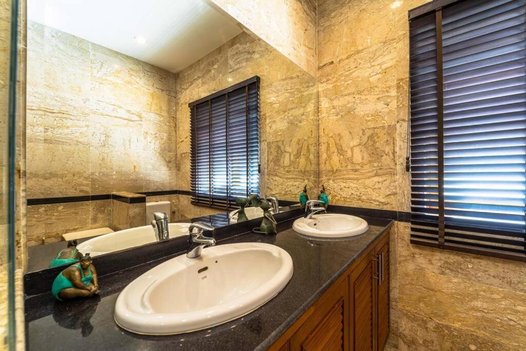 Cozy 3 Bedroom Pool Close To Town Cv3l Hua Hin