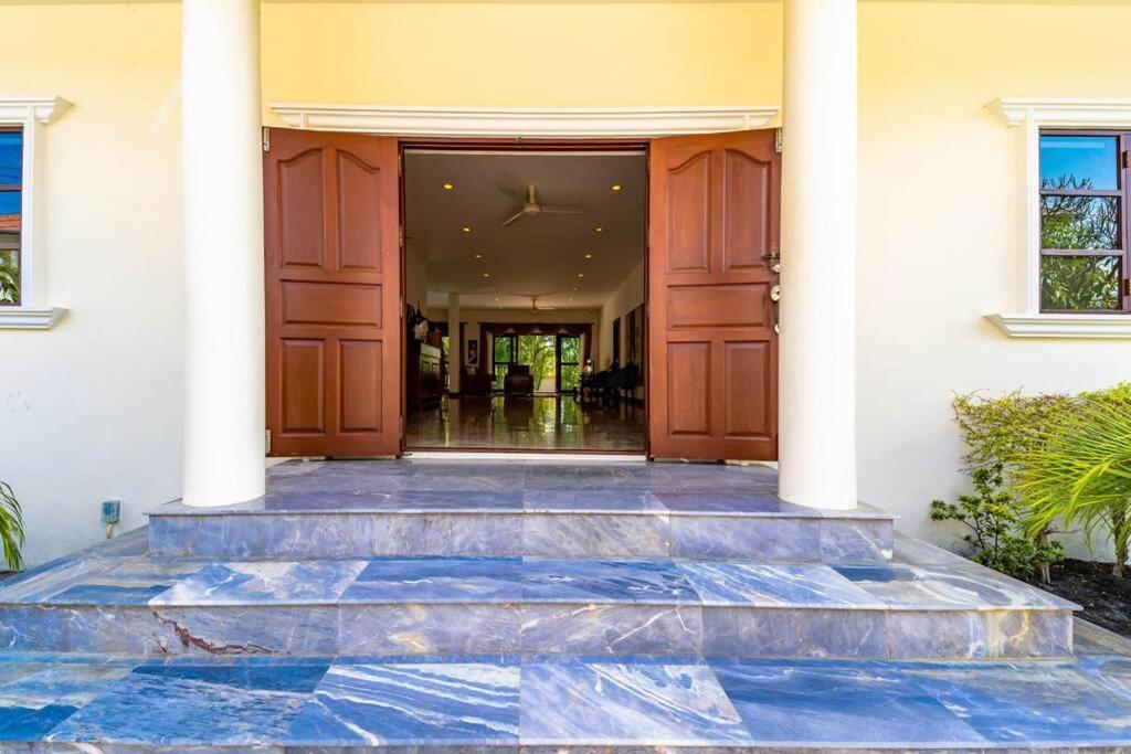 Villa Cozy 3 Bedroom Pool Close To Town Cv3l