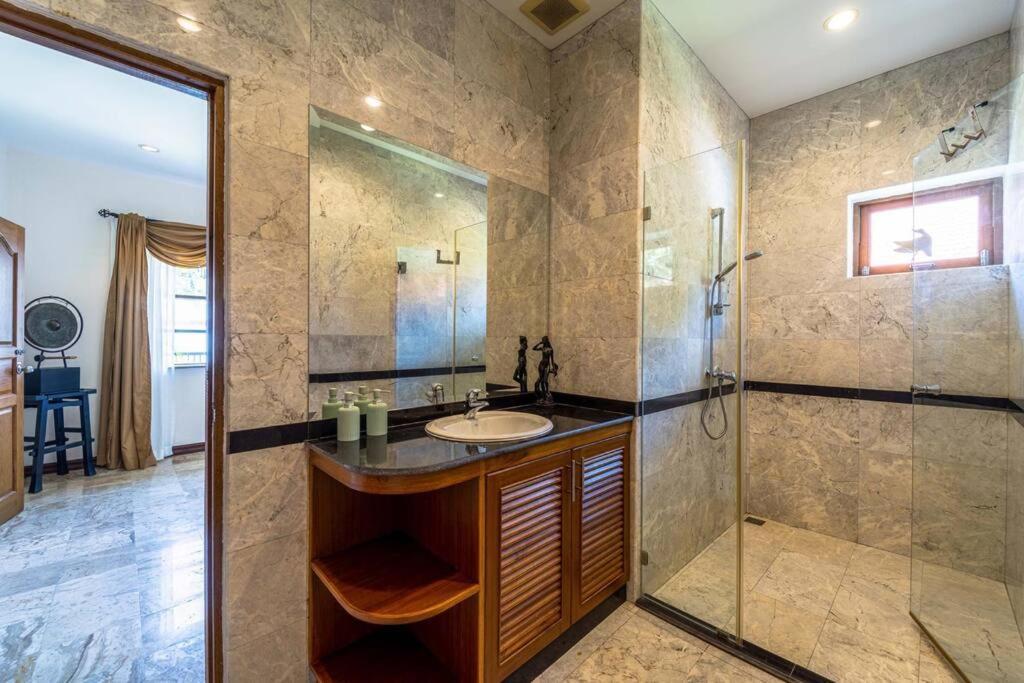 Cozy 3 Bedroom Pool Close To Town Cv3l Villa