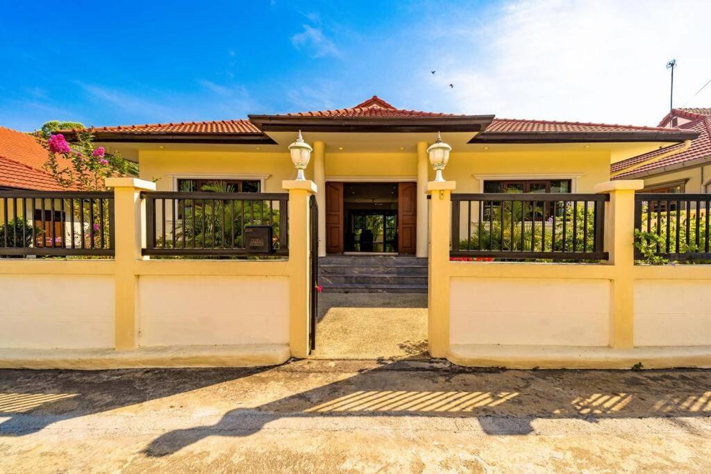 Cozy 3 Bedroom Pool Close To Town Cv3l