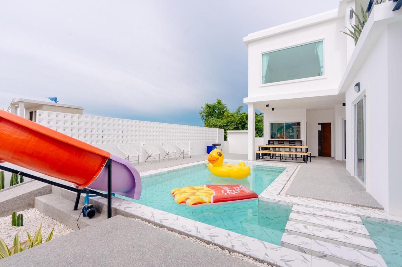Villa Milksedjai Pool