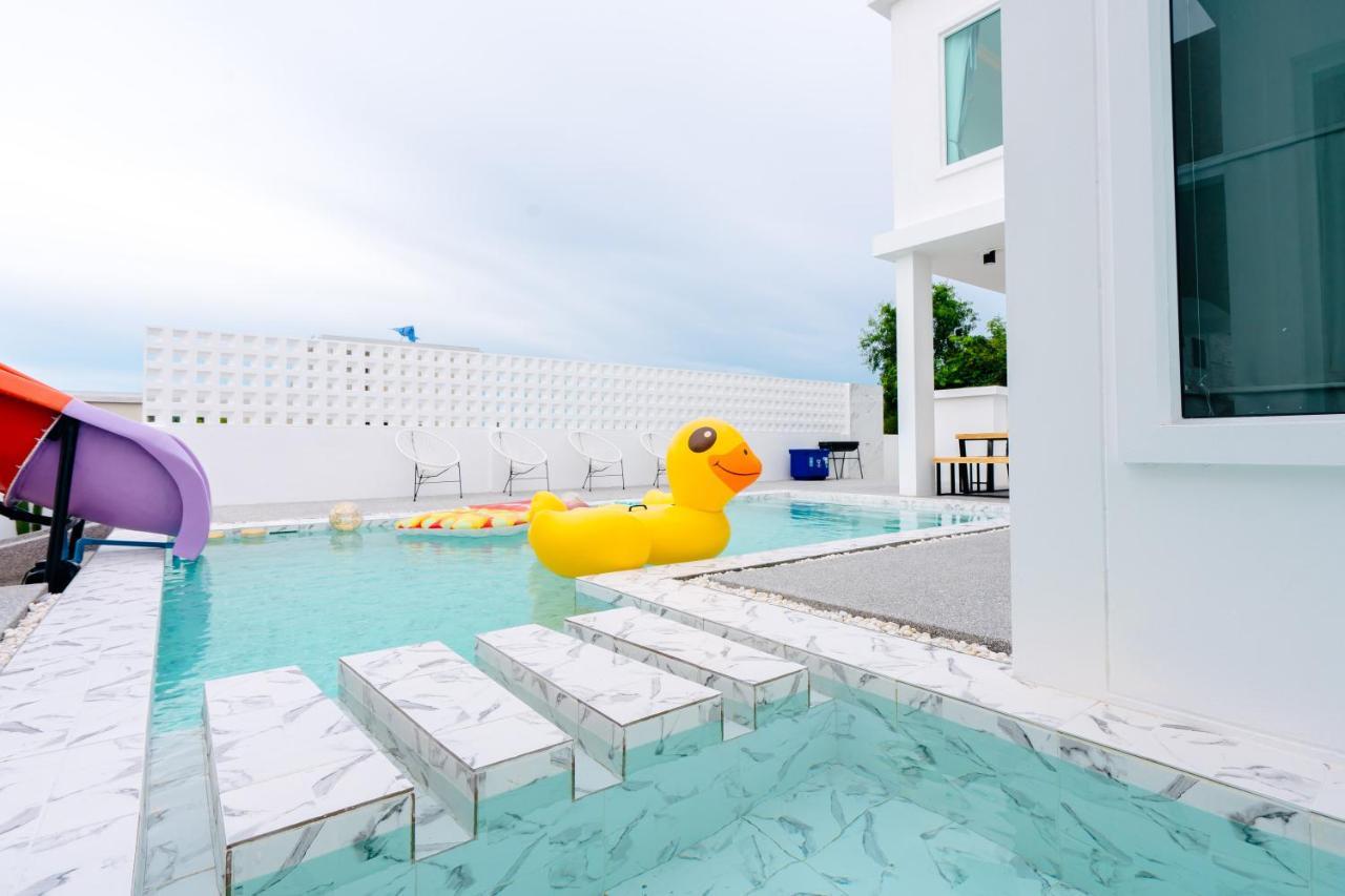 Villa Milksedjai Pool *