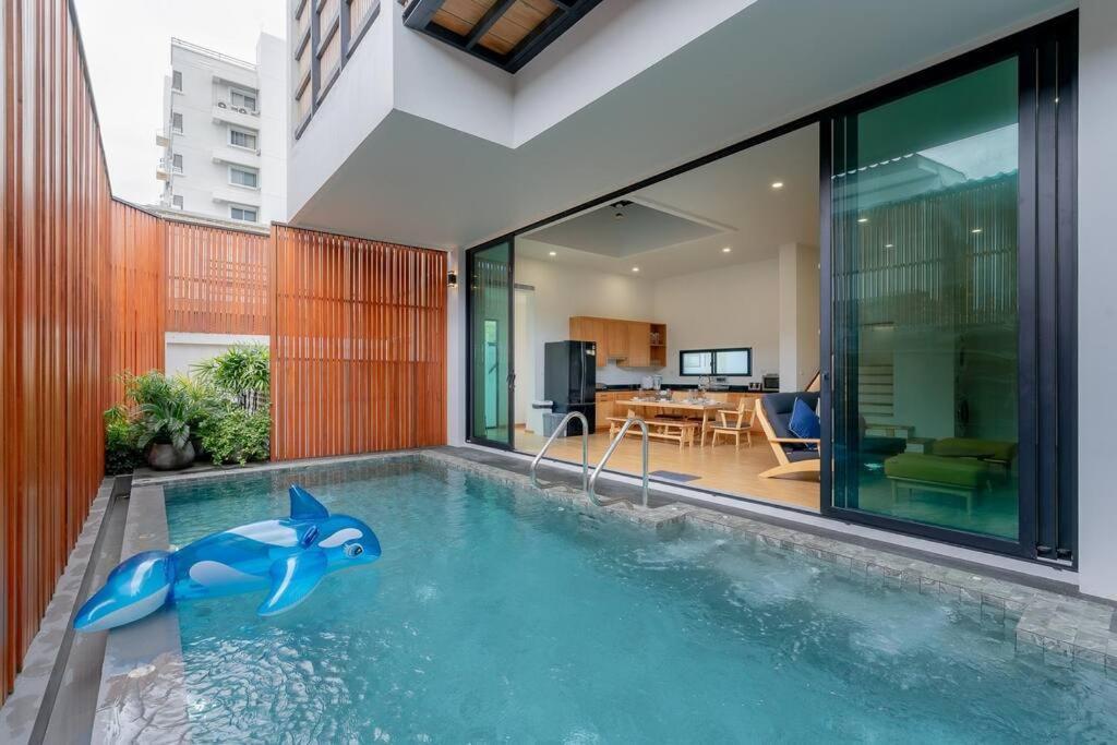 สุขใจพูลวิลลา : ไปรเวทวิลลาวิวทะเลกลางเมือง Villa Hua Hin