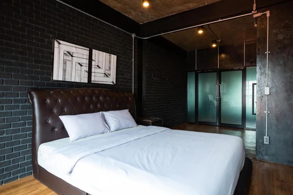 Any Day House * HHQ