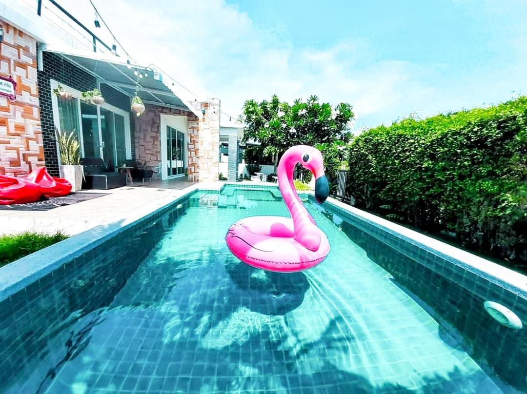 Villa Bean Rachni Villa: Traditional Thai Retreat In *