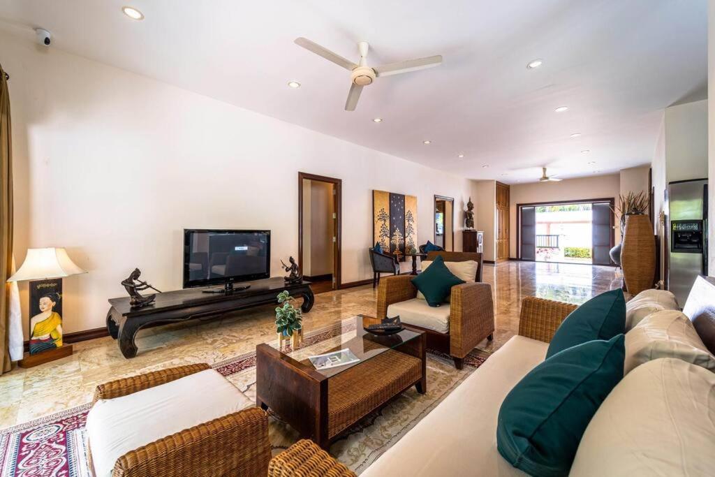 Cozy 3 Bedroom Pool Close To Town Cv3l Villa *