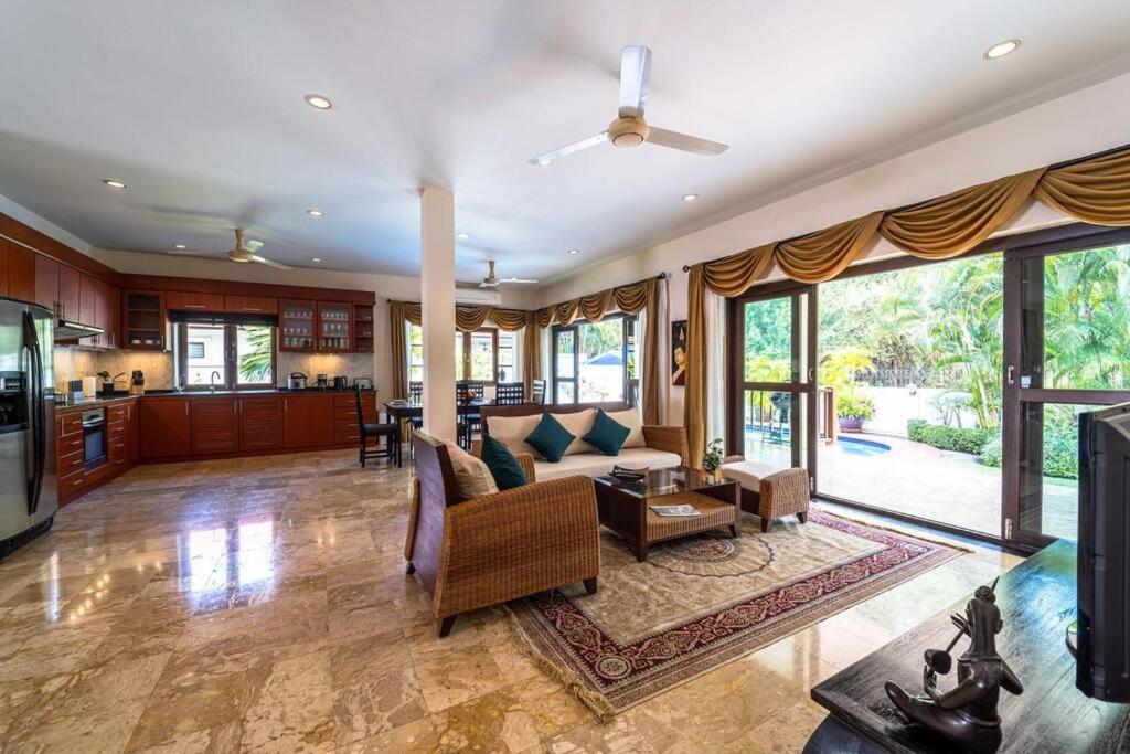 Cozy 3 Bedroom Pool Close To Town Cv3l