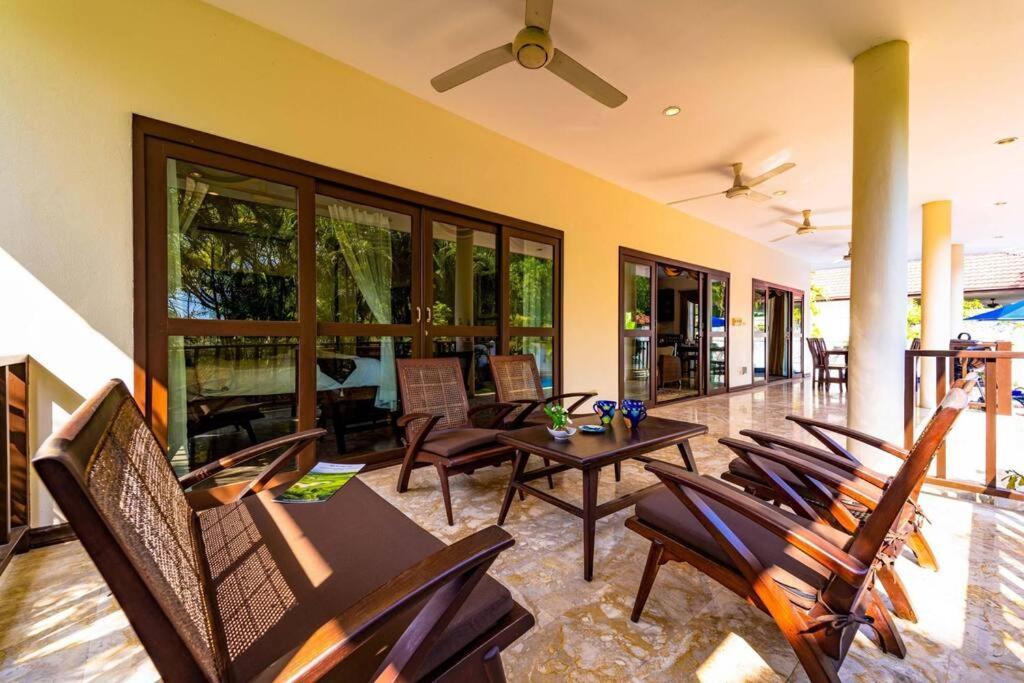 Cozy 3 Bedroom Pool Close To Town Cv3l *
