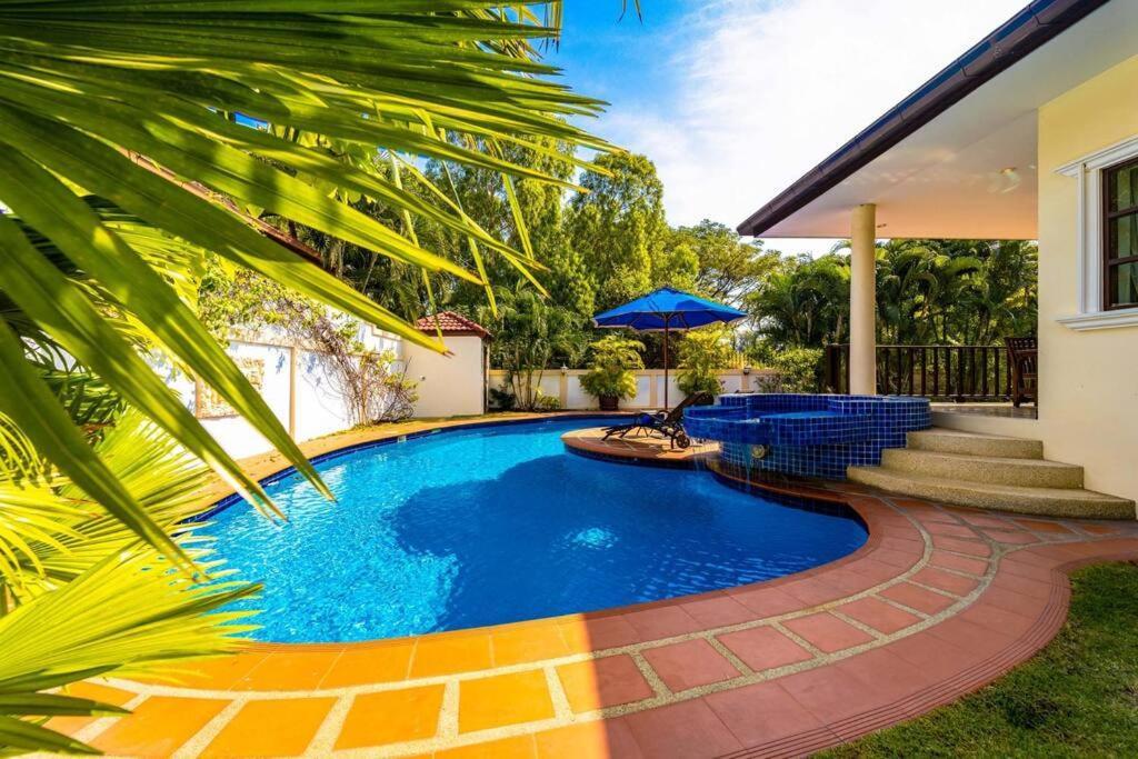 Cozy 3 Bedroom Pool Close To Town Cv3l Hua Hin