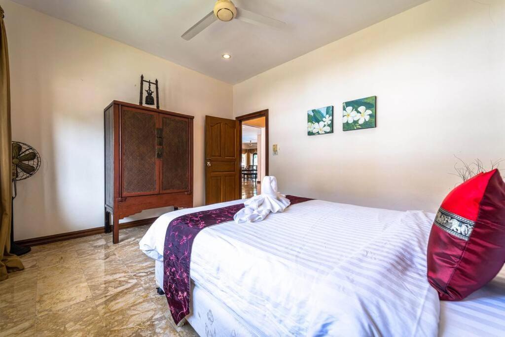 Cozy 3 Bedroom Pool Close To Town Cv3l