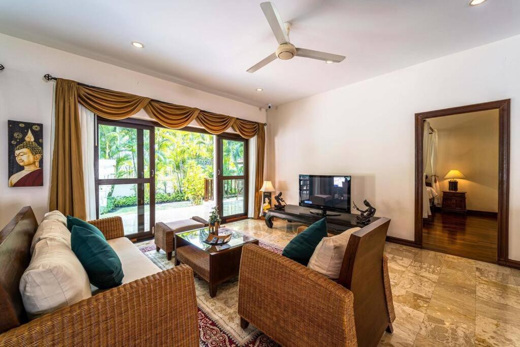 Cozy 3 Bedroom Pool Close To Town Cv3l