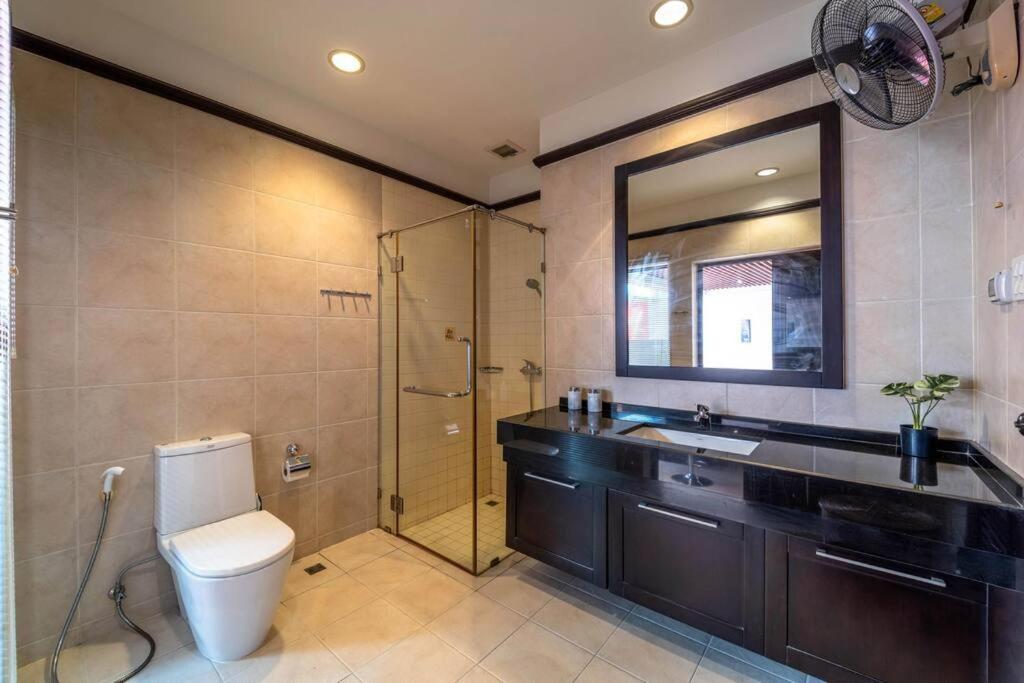 3 Bedroom Pool In Great Location! Bub